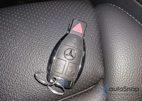 2017 Mercedes-Benz Glc 300 4Matic z USA, uszkodzony, nr VIN WDC0G4KB0HF237933